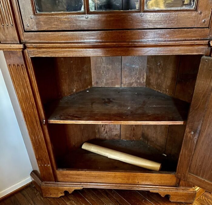 18th century philadelphia fine walnut corner cupboard one piece 7783