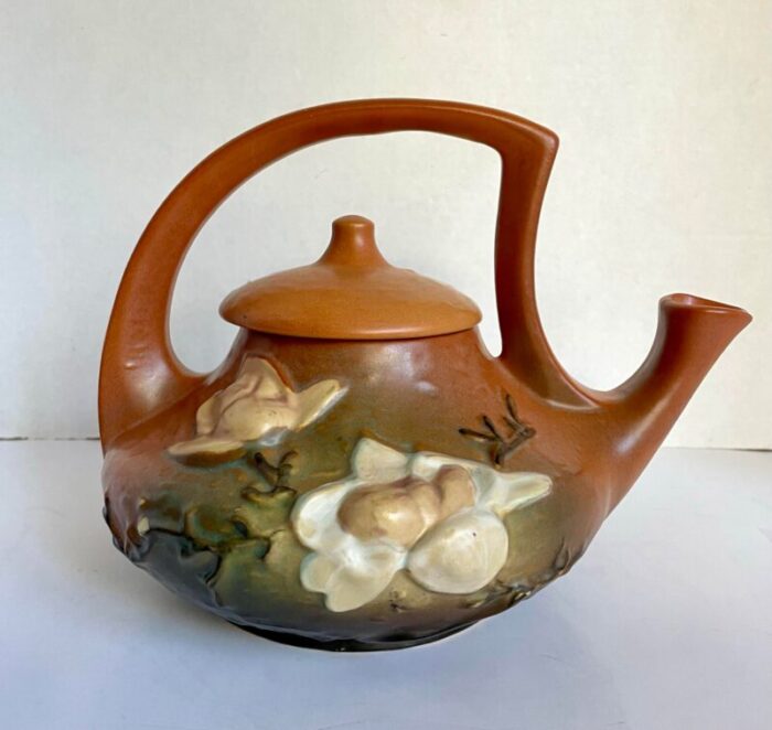 1940s roseville pottery magnolia lidded teapot 0381