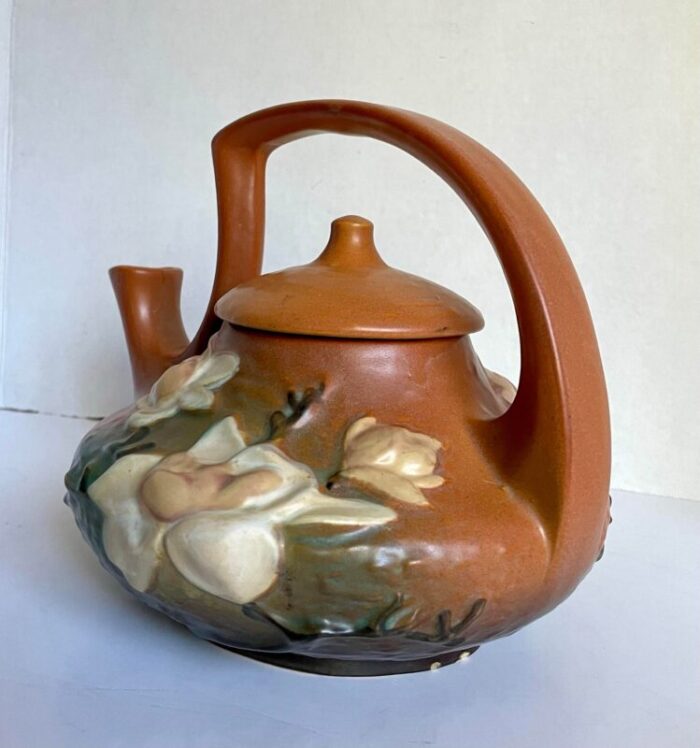 1940s roseville pottery magnolia lidded teapot 0431