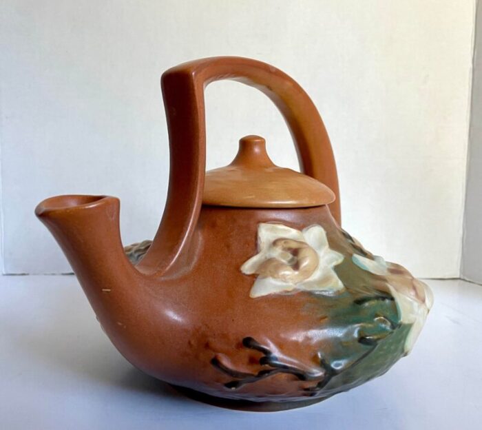 1940s roseville pottery magnolia lidded teapot 3204