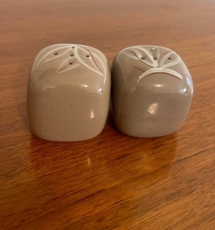 1960s winnfield pottery salt and pepper shakers set of 2 0884