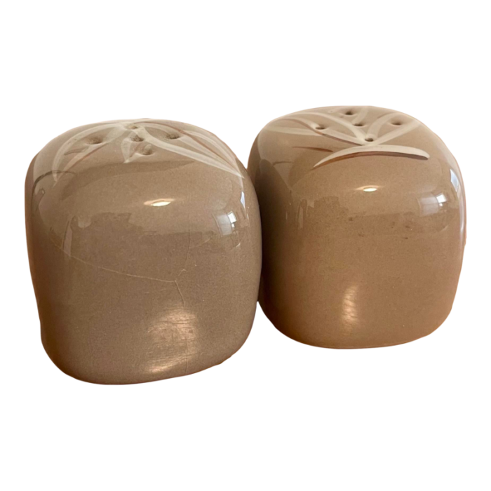 1960s winnfield pottery salt and pepper shakers set of 2 2900