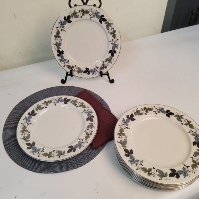 1970s set of 8 burgundy dinner plates by royal doulton 2281