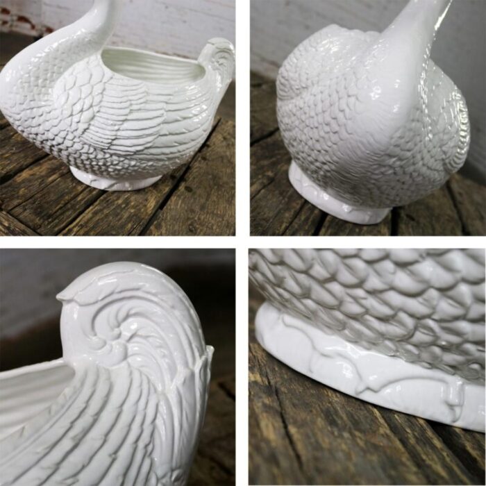 LARGE WHITE SWAN DETAILS master