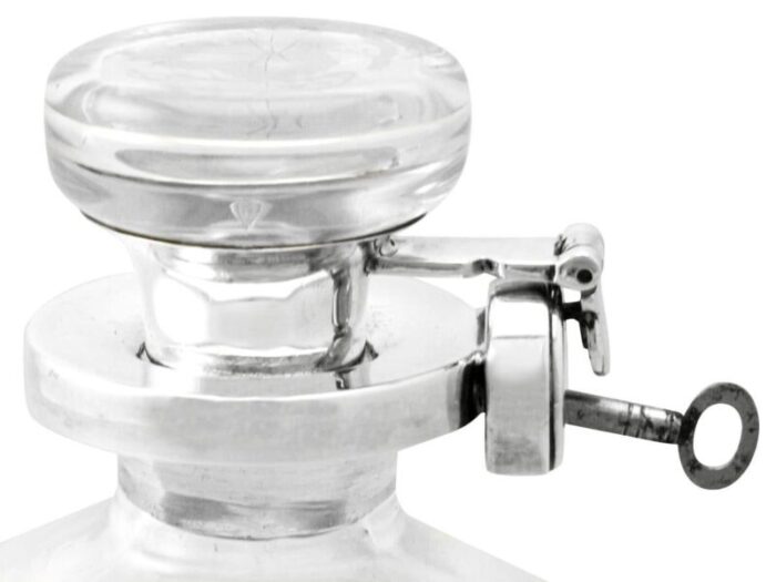 a1590e Glass Locking Decanter master