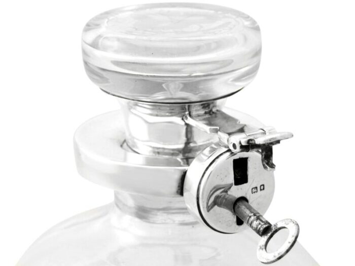 a1590f Glass Locking Decanter master