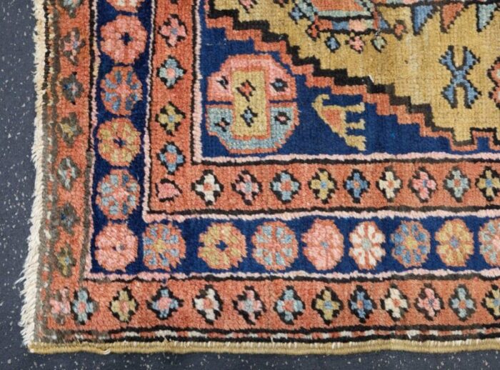 antique heriz rug 26 x 43 3747