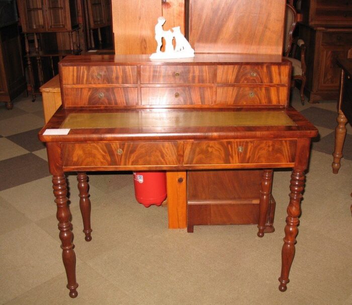 antique tiered lady desk 1