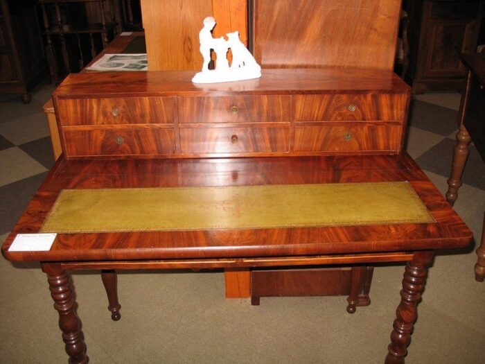 antique tiered lady desk 2