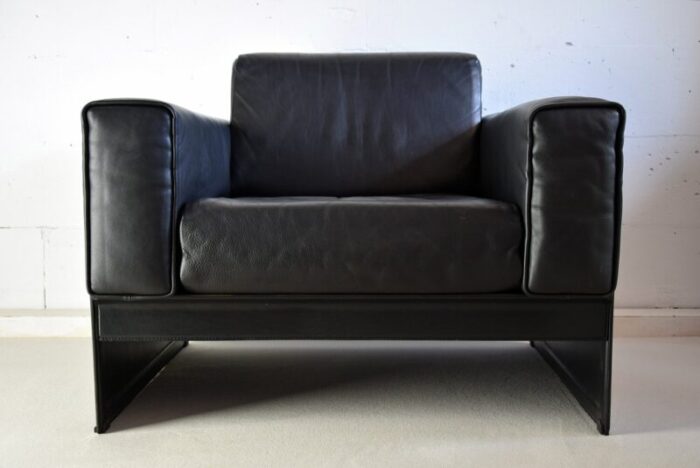 black leather korium lounge chairs by tito agnoli for matteo grassi 1988 set of 2 1