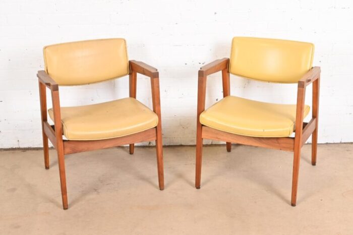 jens risom style mid century modern solid walnut lounge chairs by gunlocke pair 0359