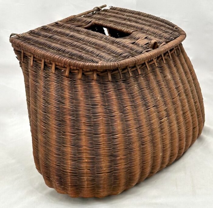 large antique american hand made hand woven sweetgrass fly fishing creel fish basket 0646