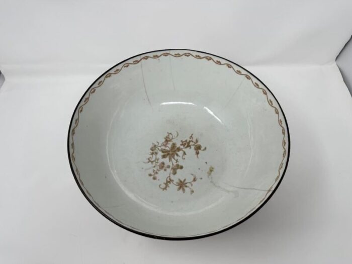 large chinese export lotus punchbowl circa 1750 0071