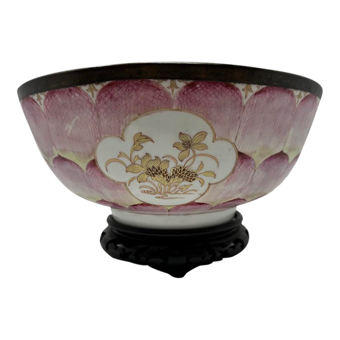 large chinese export lotus punchbowl circa 1750 9118