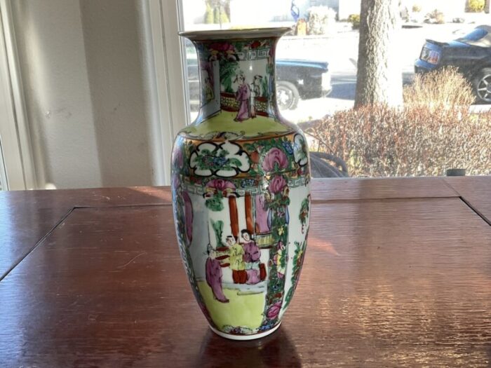 late 20th century rose medallion vase 7002