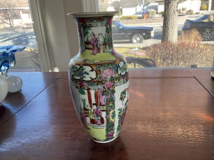 late 20th century rose medallion vase 9099