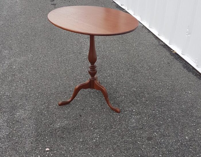 mid 20th century vintage williamsburg style tilt top table 9060