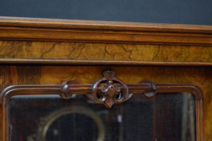 victorian walnut breakfronted bookcase 13