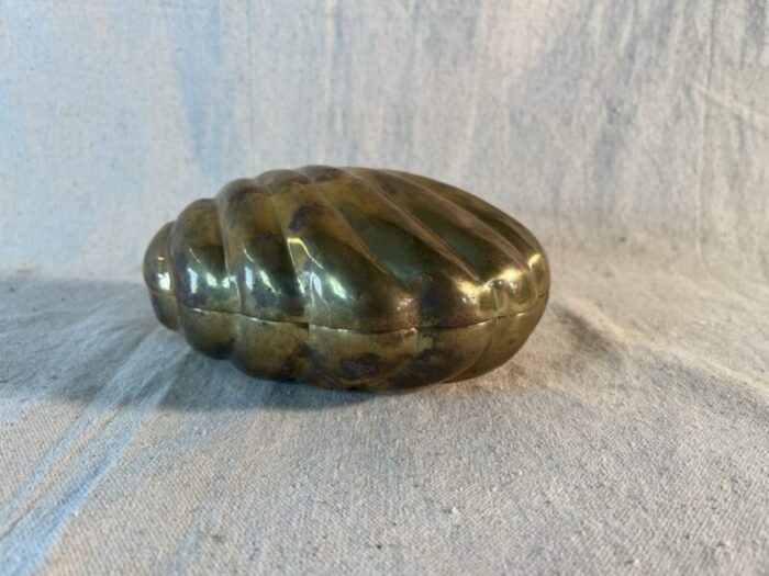 vintage brass decorative clamshell shaped trinket box 1520