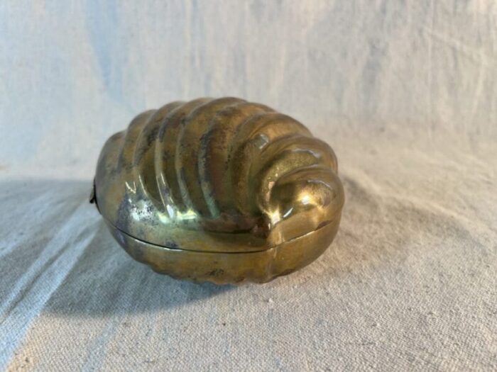 vintage brass decorative clamshell shaped trinket box 2091