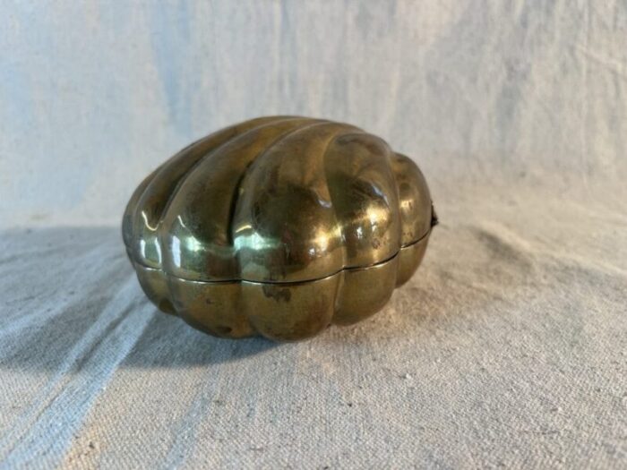 vintage brass decorative clamshell shaped trinket box 9955