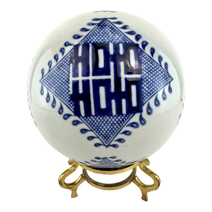 vintage chinoiserie blue and white carpet ball with brass stand 2329