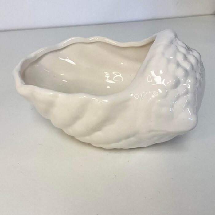 vintage coastal chic hollywood regency seashell planter in white ceramic 3088