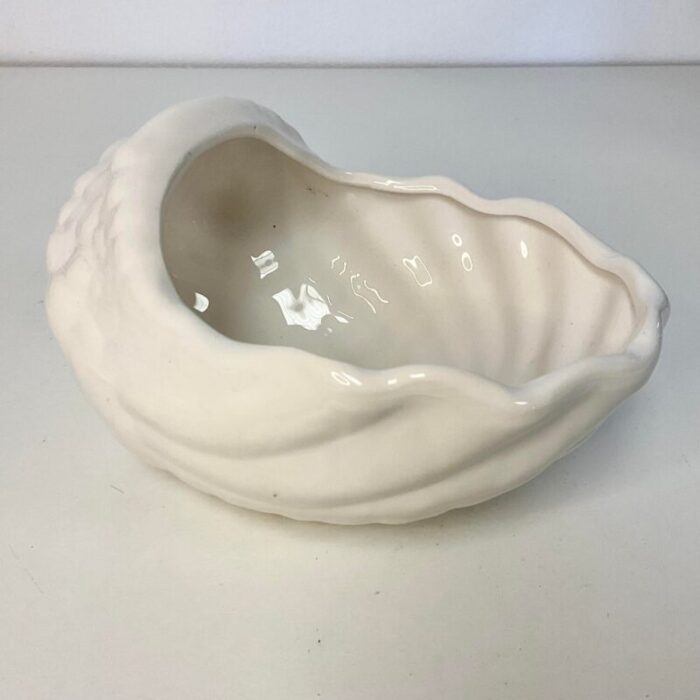 vintage coastal chic hollywood regency seashell planter in white ceramic 3508