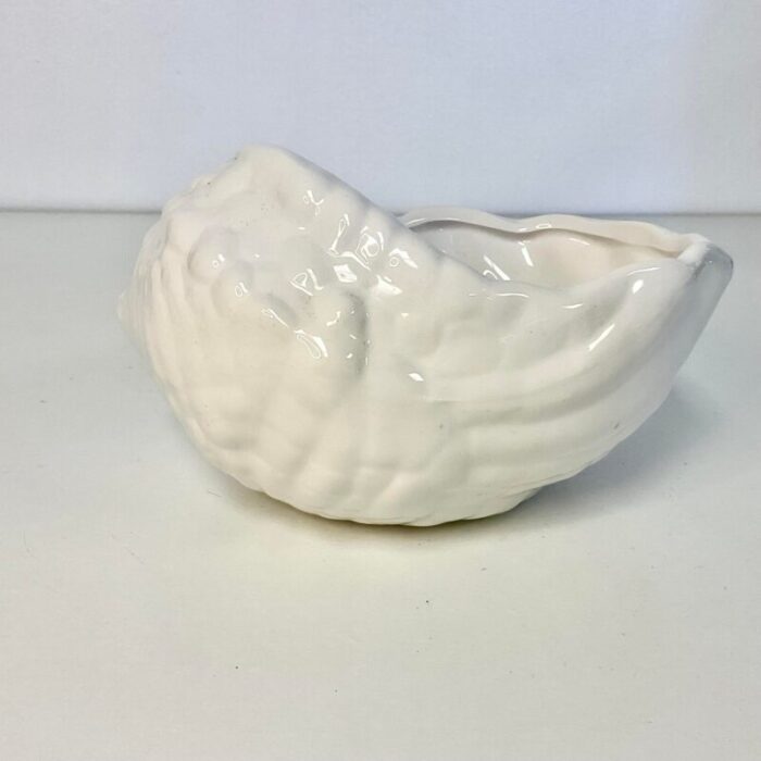 vintage coastal chic hollywood regency seashell planter in white ceramic 5599