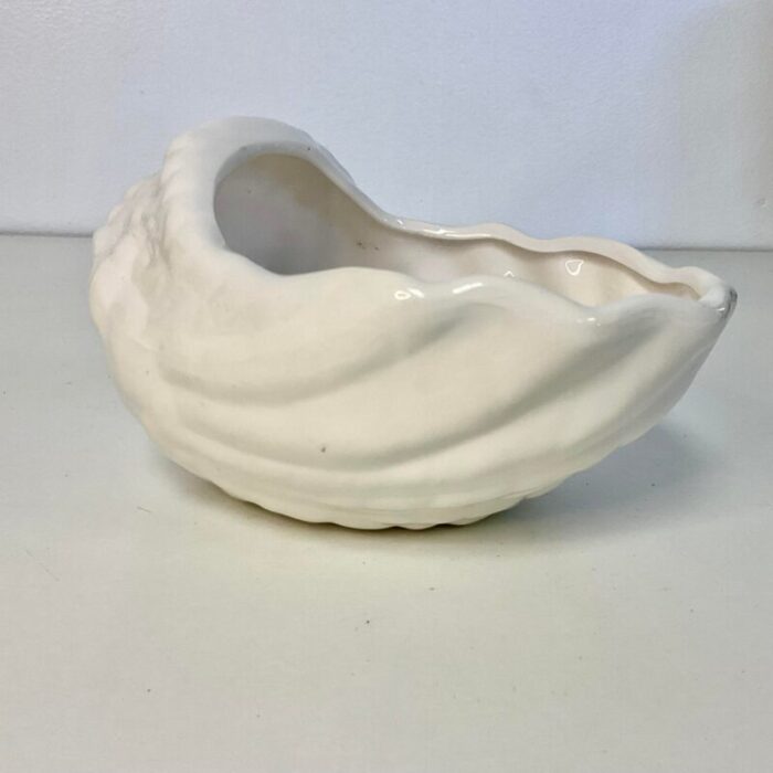 vintage coastal chic hollywood regency seashell planter in white ceramic 6646