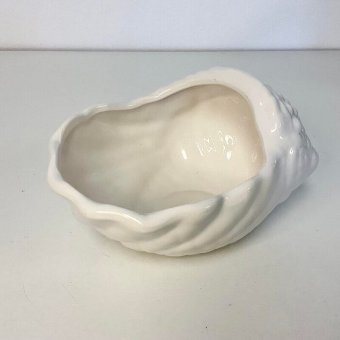 vintage coastal chic hollywood regency seashell planter in white ceramic 7680