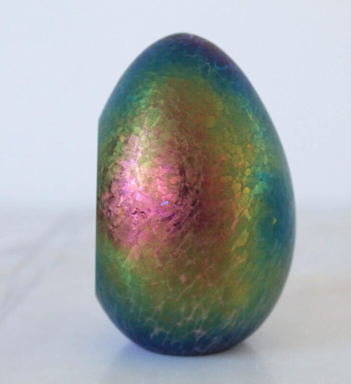 vintage roger vines iridescent glass egg paperweight 1991 2126