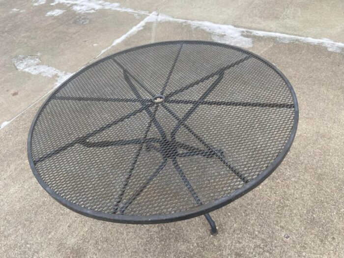 vintage russell woodard mid century modern round sculptura patio dining table 0236